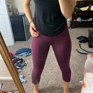 Cropped maroon leggings